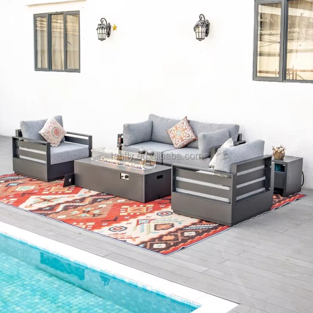 Outdoor Furniture And Fire Pit - Set di Mobili da Giardino per
