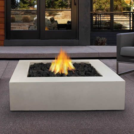 Set Divano da Esterno con Tavo - Outdoor Furniture And Fire Pit recensione e prezzo